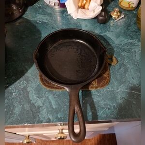 Cast iron skillet